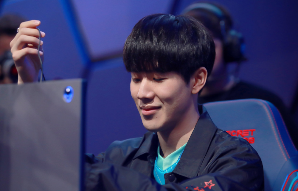 他的存在不 他的存在不